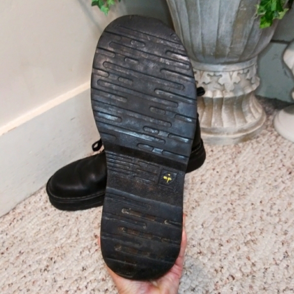 Dr. Martens Men's Reed Black Leather Chukka Style Lace-Up Boots - Picture 9 of 10